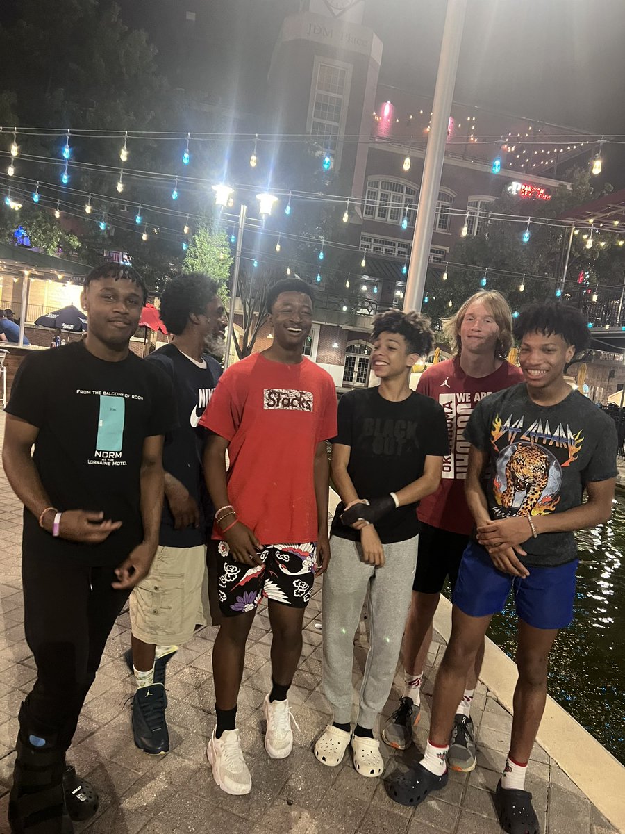 Infinity_2024's tweet image. Basketball is more than what you do with the kids on the court, you have to learn each other off the court !!! A little fun at Brick-town in OKC !!! These boys went 5-0 with 5 players and 2 players acting as Coach … @Infinity_2024