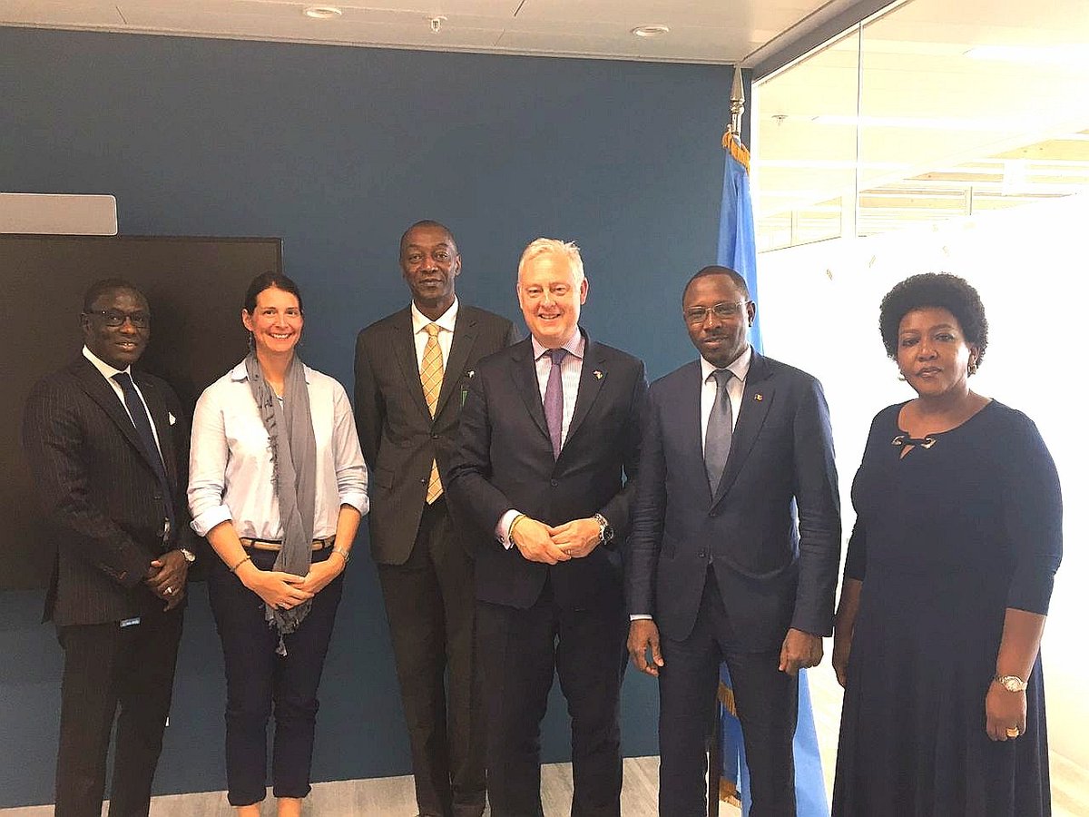 OCHAChad's tweet photo. Le Gouvernement du #Tchad et la communauté humanitaire effectuent depuis ce 30 mai une visite de plaidoyer en Europe. Ici, l'équipe rencontre l'ambassadeur britannique à Genève (Centre). #AdvocacyMission #humanitarian https://t.co/FkX6W5UBld