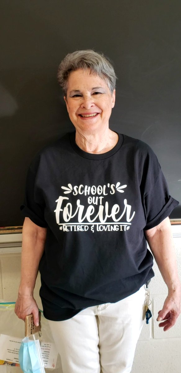 a_scarafile's tweet photo. Wishing our very own Ellen a Happy Retirement! #OnceAGatorAlwaysAgator @BrandonGatePS https://t.co/jeNpOu66dr