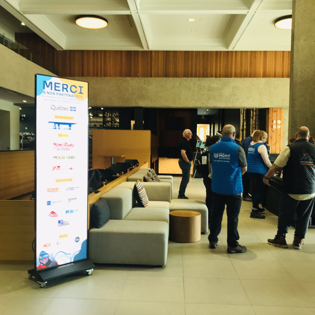 assq_maneige's tweet photo. C’est un départ pour le Congrès annuel des stations de ski du Québec au Mont-Sainte-Anne! Conférence d’ouverture présentée par @rbxdoppelmayr , avec Martin Soucy @AllianceQc et Patrice Malo @MontTremblant, animée par Paul Arsenault. https://t.co/1T8nQ0l6q8