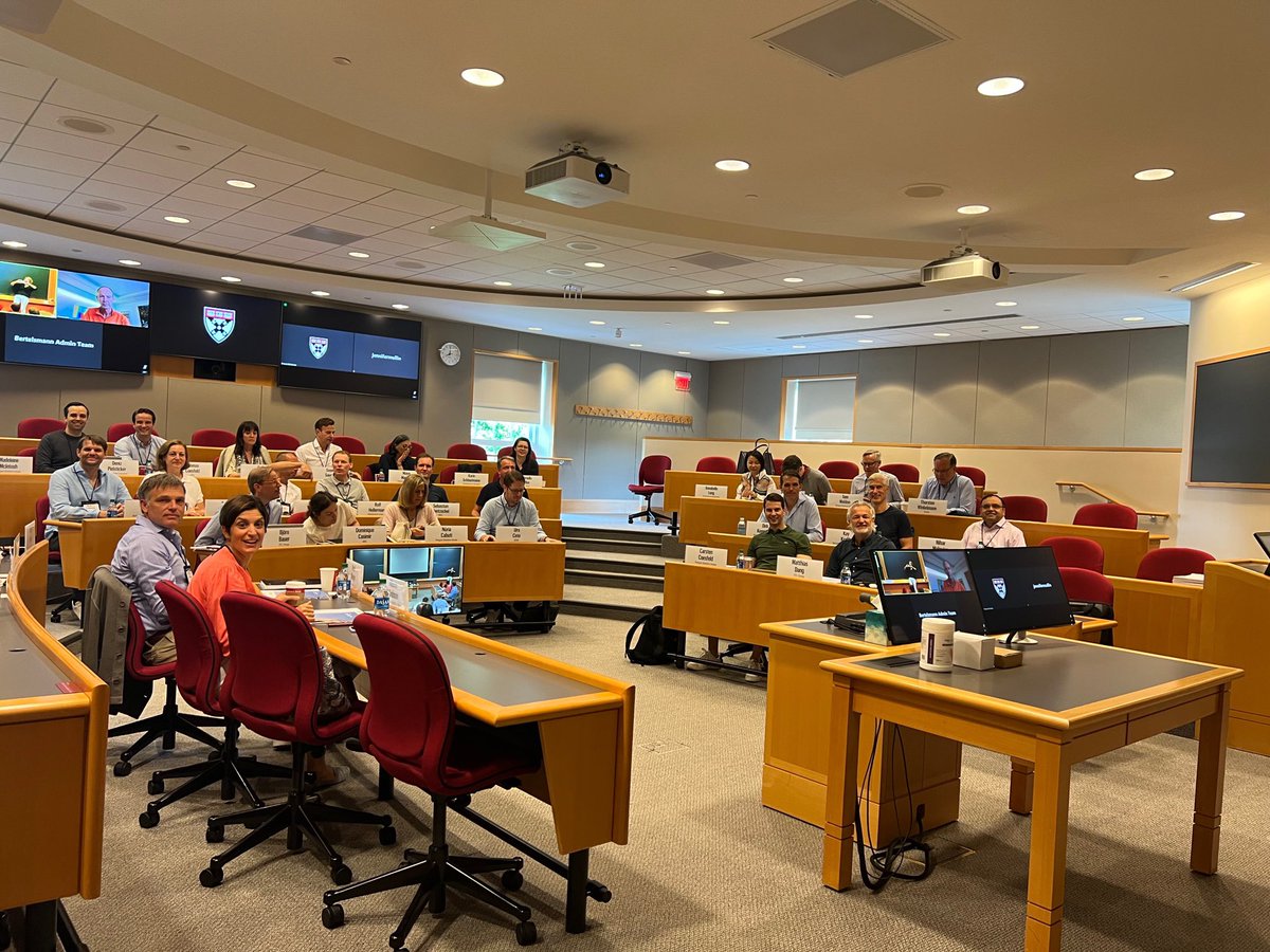 KSchlautmann's tweet photo. Erste spannende und inspirierende Session beim Strategy Offsite an der Harvard Business School in Boston – mit Kolleginnen und Kollegen aus dem weltweiten Bertelsmann Management Team! https://t.co/A4SORh11Aa