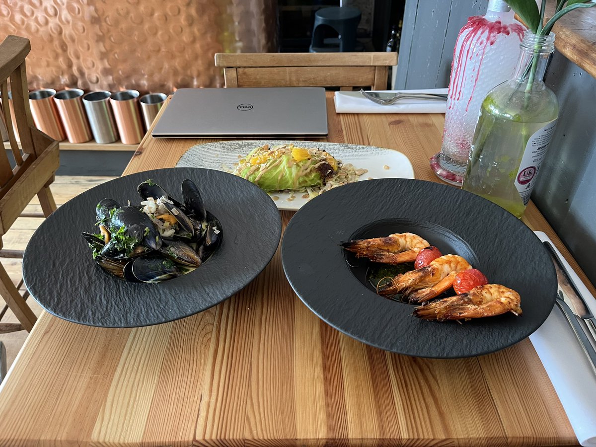 Perks of the job! <a href="/TheCopperClam/">The Copper Clam</a> REALLY appreciating their new Wi-Fi… 😎