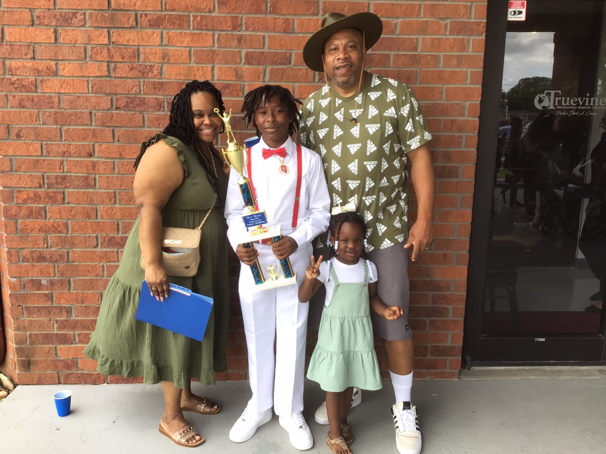 bechetta's tweet photo. Christene Moss scholars celebrate their 5th grade promotion! These soaring eagles are sure to go far! This is just the beginning!! https://t.co/WGrmXAdOcN