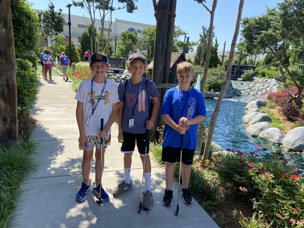 Mrs_KThompson's tweet photo. Super fun start to summer for the @RockHillSchools Safety Patrol! @OldPointeElem @FrankiesFunPark @rockhillpd #workhardplayhard #rising6thgraders https://t.co/ZtQneh0rIc