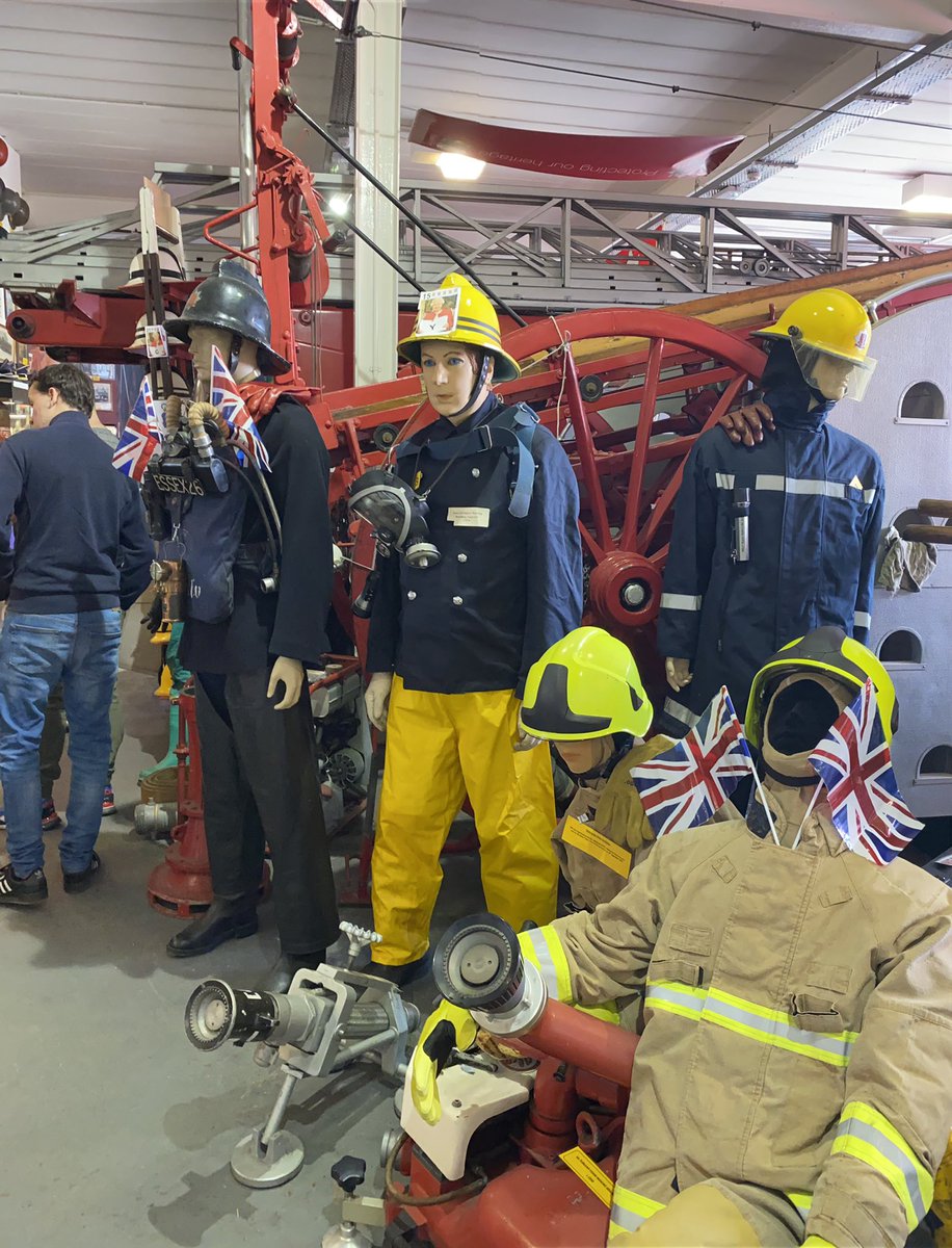 mannequinman_'s tweet photo. Another great day @ECFRS #firemuseum #openday #funday #jubilee wearing 70s #fireuniform #breathingapparatus #firemansam #livingstatues #livingmannequin #humanstatue https://t.co/fJn8dAU45Q