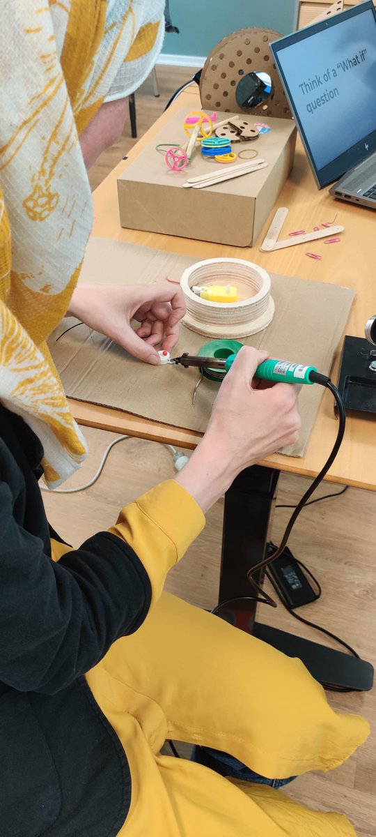 MaartenHennekes's tweet image. Super creatieve deelnemers aan onze workshop Imagine a Move in Space. Samen verkenden we de mogelijkheden tot het ontwerpen van maker kits met ruimte voor karakteristieken van het maakonderwijs zoals fantasie en vrije exploratie. #FabLearn #fabmake2022