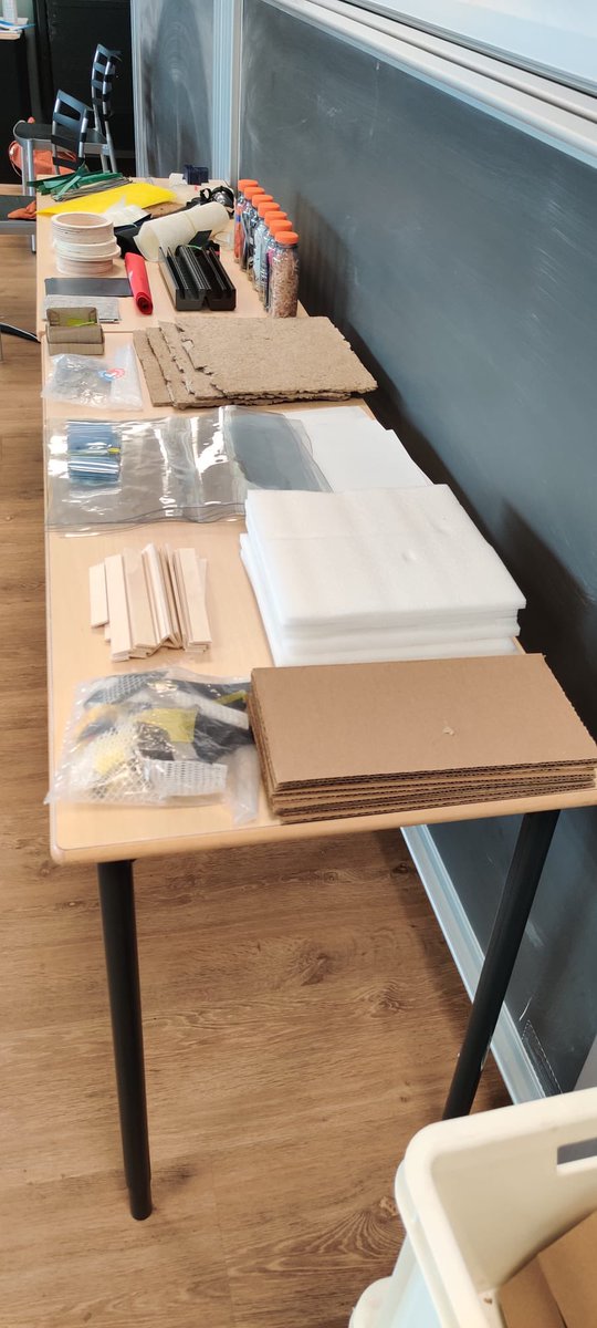 MaartenHennekes's tweet image. Super creatieve deelnemers aan onze workshop Imagine a Move in Space. Samen verkenden we de mogelijkheden tot het ontwerpen van maker kits met ruimte voor karakteristieken van het maakonderwijs zoals fantasie en vrije exploratie. #FabLearn #fabmake2022