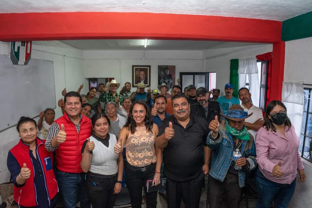 AbiArredondo's tweet photo. Alcanzar metas cada vez más grandes, requiere de un equipo fuerte y valiente. 

En #SanJoaquín, nuestra militancia puede y quiere hacer las cosas diferentes.

Es tiempo de construir, en unidad, las coincidencias que nos hacen más fuertes. 

#GenteValiente https://t.co/tIo0UHP5fG