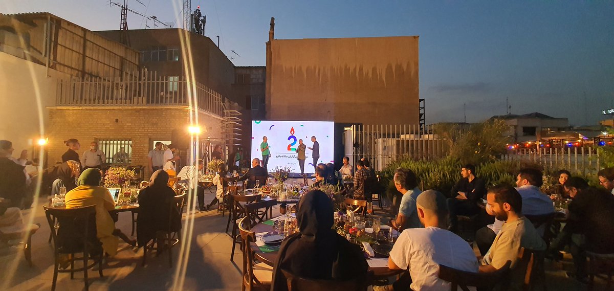 ArashSoruri's tweet photo. #پادرو #پادرو۲
#podro #podro2

مراسم دوسالگی پادرو در پشت‌بام جذابه...

@PodroCo @pourpezeshk @s_saffarianpour https://t.co/ny5Ib6I2m4
