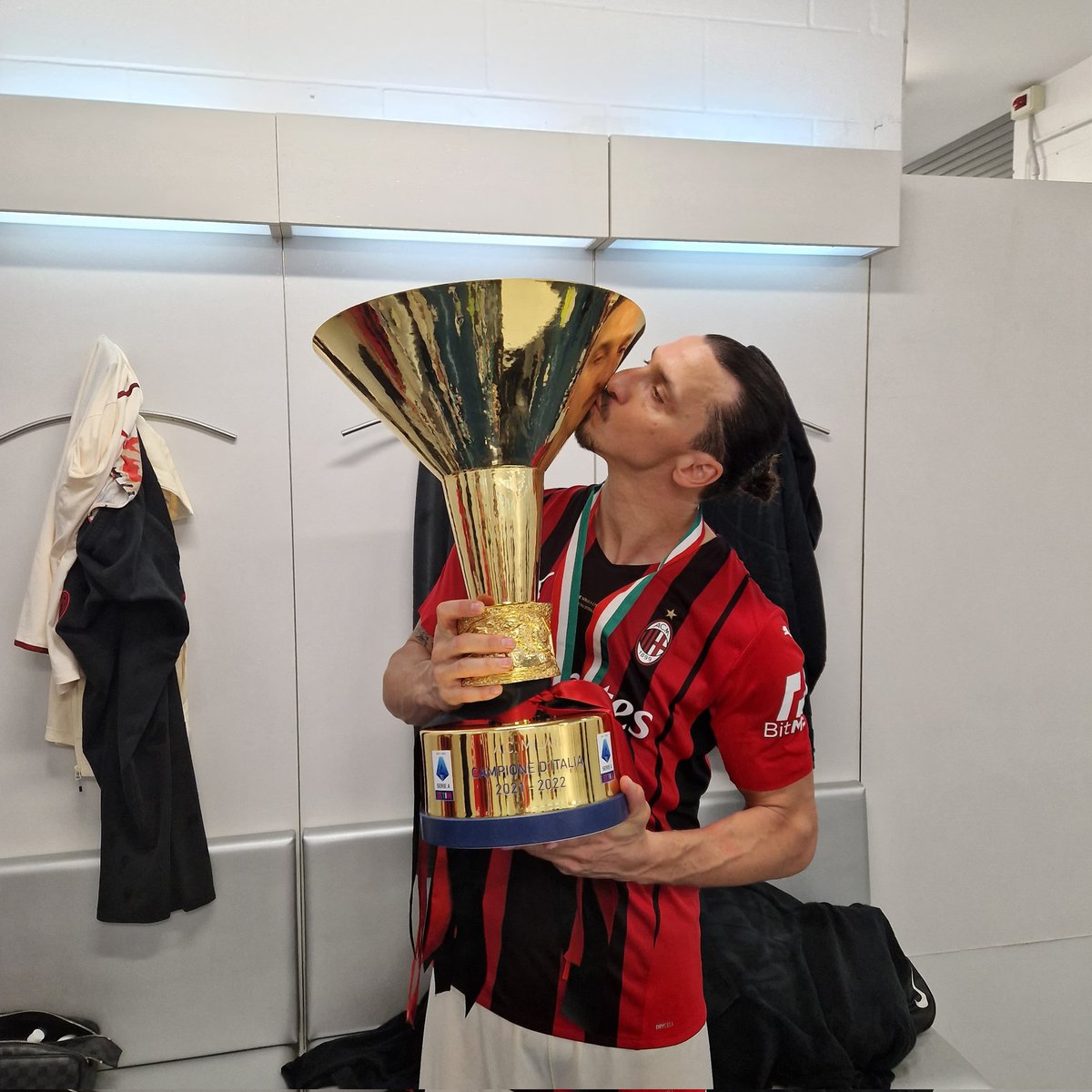 ThapeloShaw's tweet photo. @Ibra_official ❤❤💪🔥 https://t.co/YcZFXSezwP