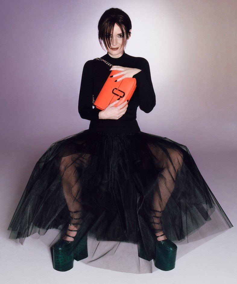 VTGTHINGS's tweet photo. Winona Ryder for Marc Jacobs Pre Fall/Winter 22' Campaign https://t.co/wP3a7tzMt6