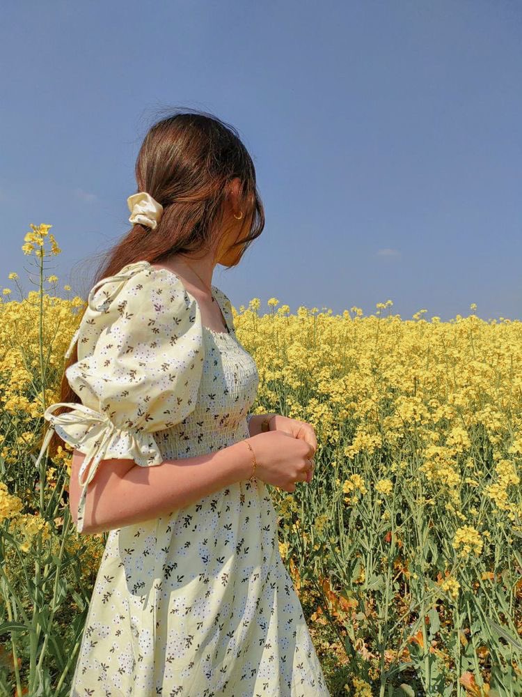 siblings_kim's tweet photo. Alice In wonderland vibes I canβt wait to take my wives to flower fields and take pictures of them #MidnightEnt #ViperEnt https://t.co/O2mzcynWZt
