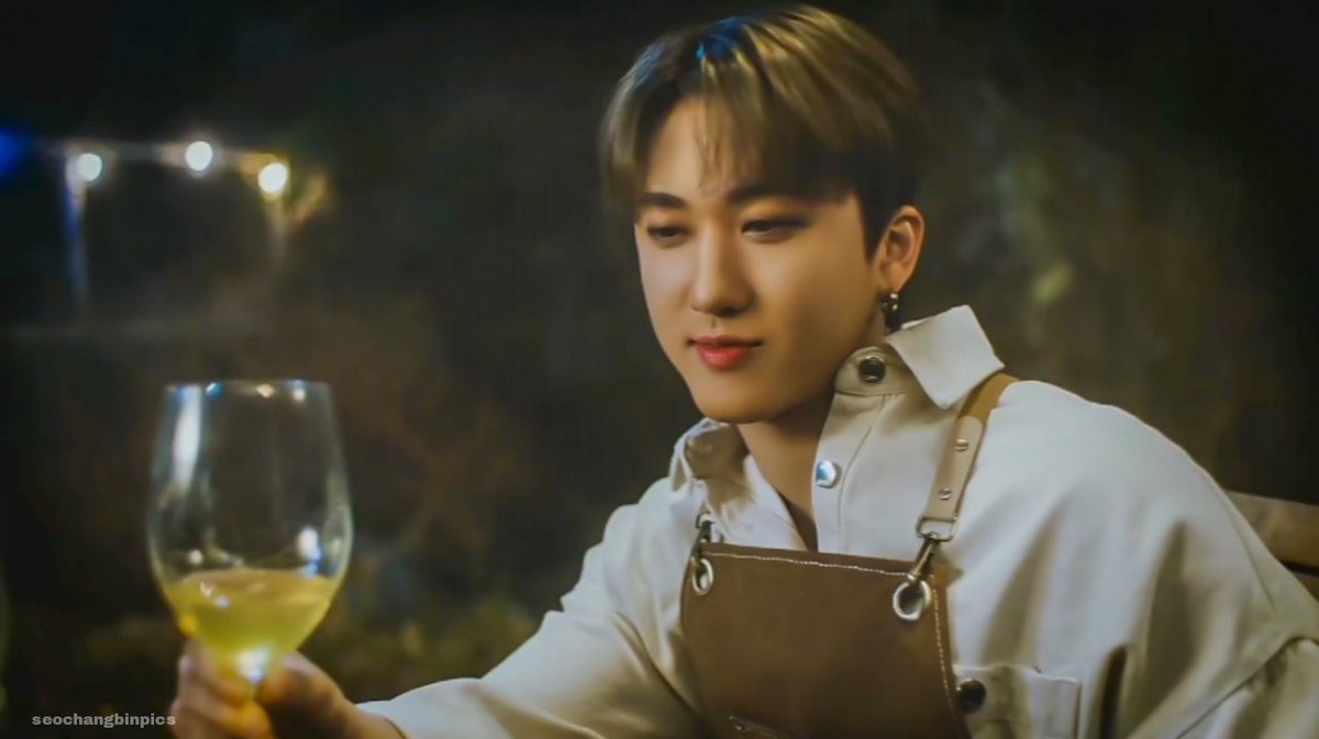 seochangbinpics's tweet photo. dinner date with changbin 🤎 https://t.co/73dxeCBsZp