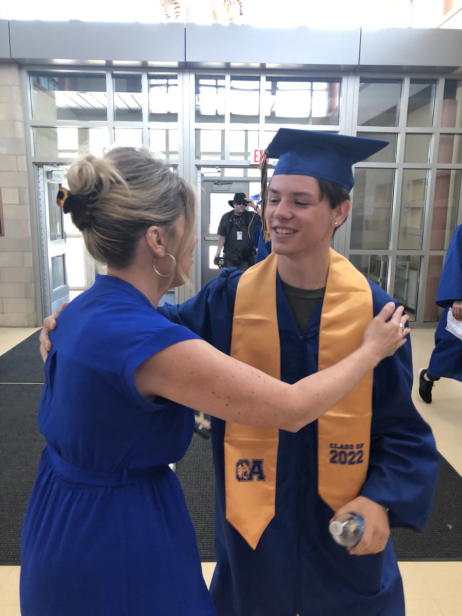 A warm welcome for our graduates at EMS! <a href="/SupEaston/">Lisha Cabral</a> <a href="/oaclassof22/">OA class of 2022</a> #WeDigEPS