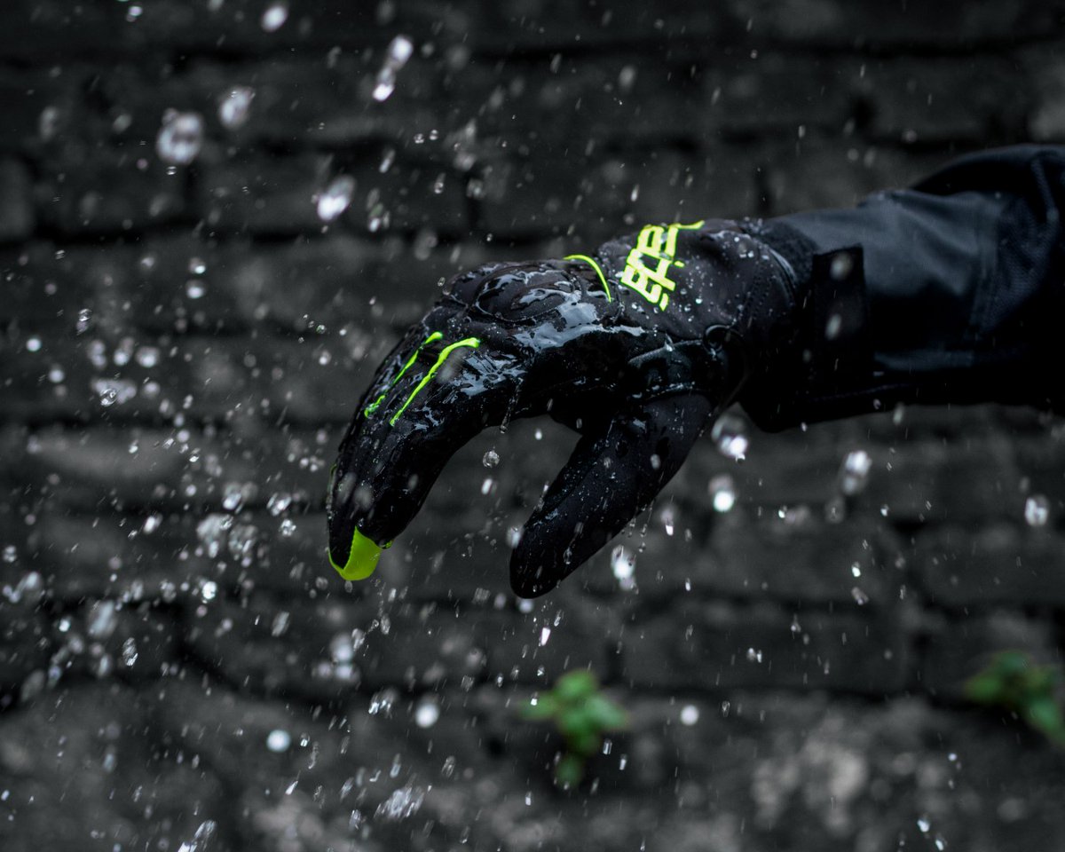 New Product Alert: @raidagears AqDry Waterproof gloves.....so the monsoon is coming and riding in rains is amazing. 

AqDry Waterproof Gloves from Raida® are exquisitely designed by using coming-of-the-age water-repellent technology that wraps your hands in the utmost comfort.