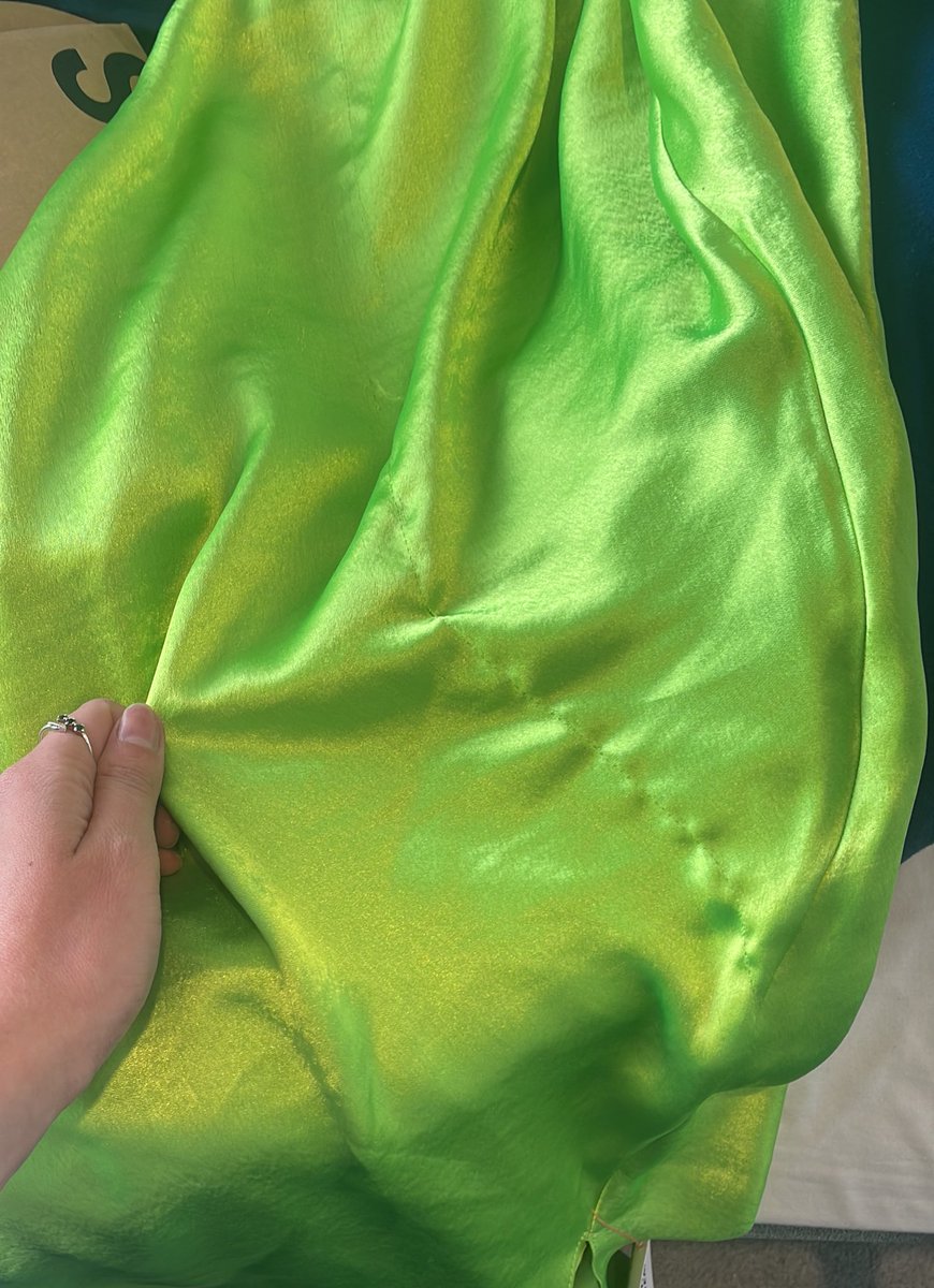 JADEYAHH's tweet photo. @ASOS thanks for sending me a completely unwearable dress 👍🏼what the pluck x https://t.co/CksFyCyZbr