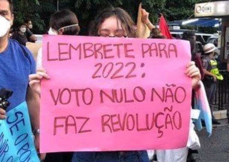lygia_maria's tweet photo. nenhum voto faz, fia. o sistema eleitoral das democracias representativas foi inventado justamente pra acabar com essa mania que jovem tem de fazer revolução. https://t.co/NBESZTRmKn