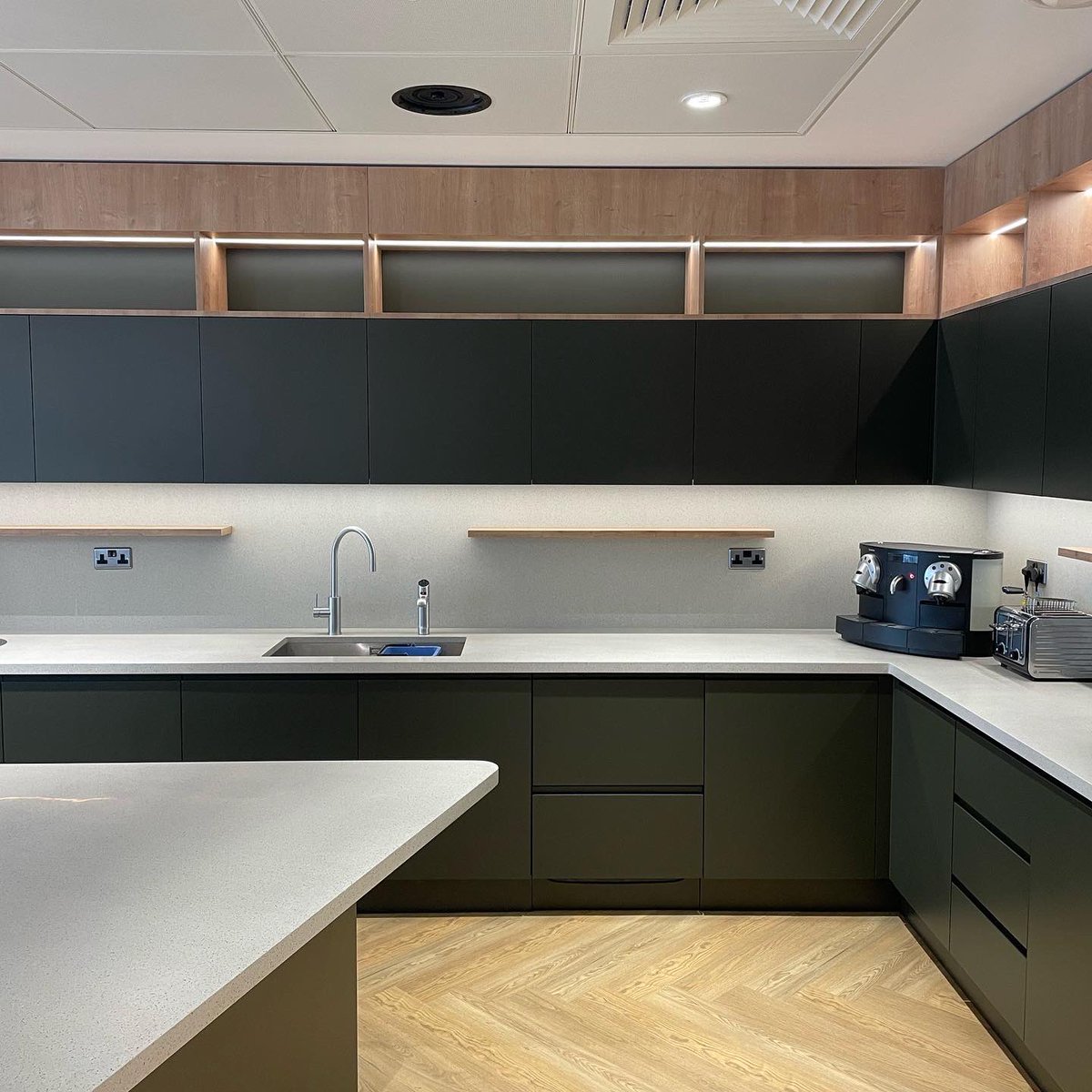 cap_powerdata's tweet image. Project completed ✅ 

works consisted of the below:

- Relocation of existing electraks
- New #power and #datacabling
- New lighting control’s system
- Luxury office #lighting.

Great effort from all the team at Capital Power &amp;amp; Data 💡⚡️

#officefitout #construction #electrical