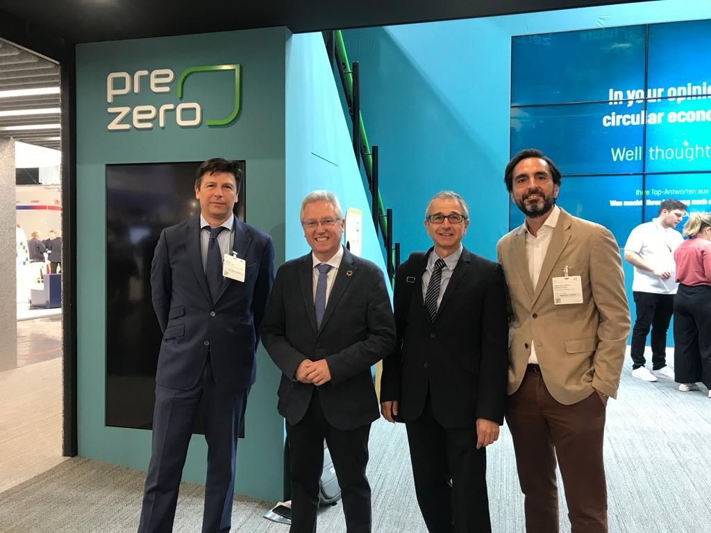 asensioji's tweet photo. Estamos en #Munich en #IFAT2022, la feria líder en cuanto a tecnología medioambiental, gestión de residuos y gestión del agua, apoyando a las empresas guipuzcoanas como @PreZero_ES #CMOvalves  @ZBGROUP1, que son punteras y están bien posicionadas en este ámbito. https://t.co/t29wyuHeCG
