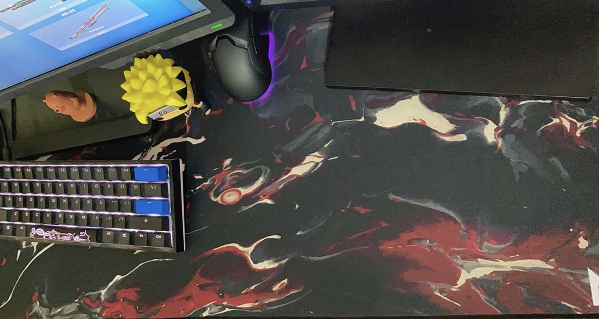 <a href="/AKstore71_/">AK</a> I’m in love with the design of this mousepad :3 
Thx AK store 🖤