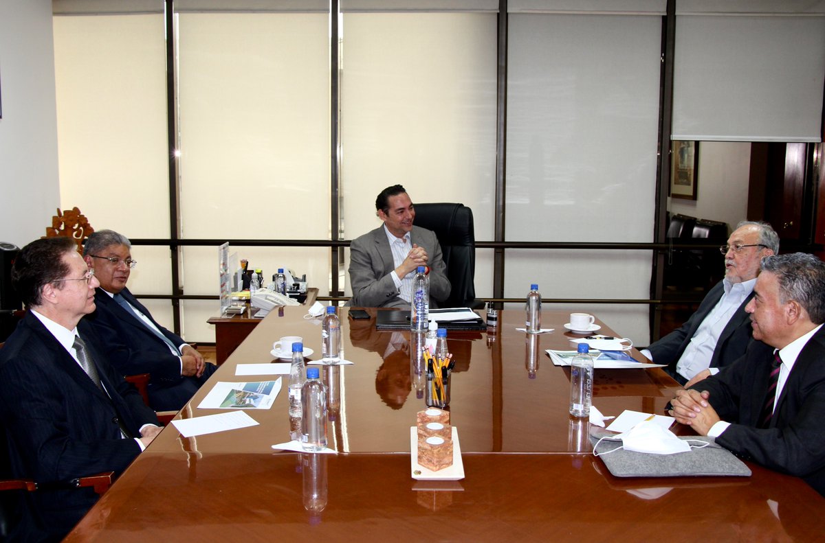 pabloperaltag's tweet photo. Me reuní con directivos del Grupo #Neolpharma, con quienes conversé sobre sus proyectos en la entidad y generamos una agenda de trabajo que contribuirá al desarrollo económico.
@alfredodelmazo https://t.co/cLxdcBFWVh