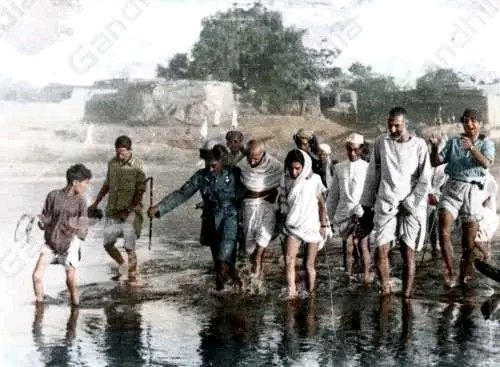 occupiedbypak's tweet photo. In 1938 when Gandhi ji visited Bacha Khan Baba's home in #Utmanzai, Charsadda.
#BachaKhanOurHero https://t.co/34WperRIAy