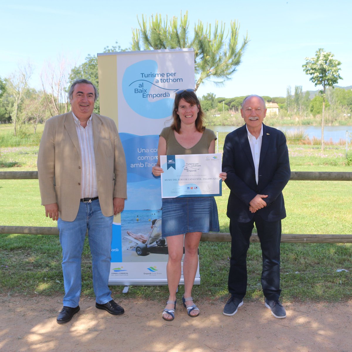 Museu_del_Suro's tweet photo. El Baix Empordà reconeix a les empreses i serveis que promouen un turisme inclusiu.
L’acte s’inclou dins del Pla d’Accessibilitat Turística del Baix Empordà, impulsat pel Consell Comarcal.
#museusaccessibles #turismeperatothom #MuseudelSuro #Palafrugell #BaixEmpordà #CostaBrava https://t.co/DLh1oavHTo