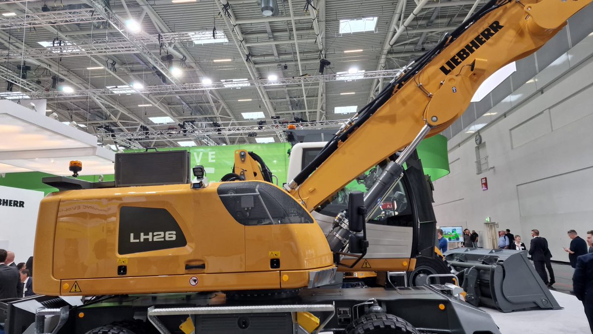 Let's round off today's #IFAT day with an insight into our key sector of #recyclingmanagement and #wastedisposal: Still the whole week, numerous reputable exhibitors such as #Lindner & @Liebherr offer an insight into the #innovation and #transformation of the industry. #IFAT2022