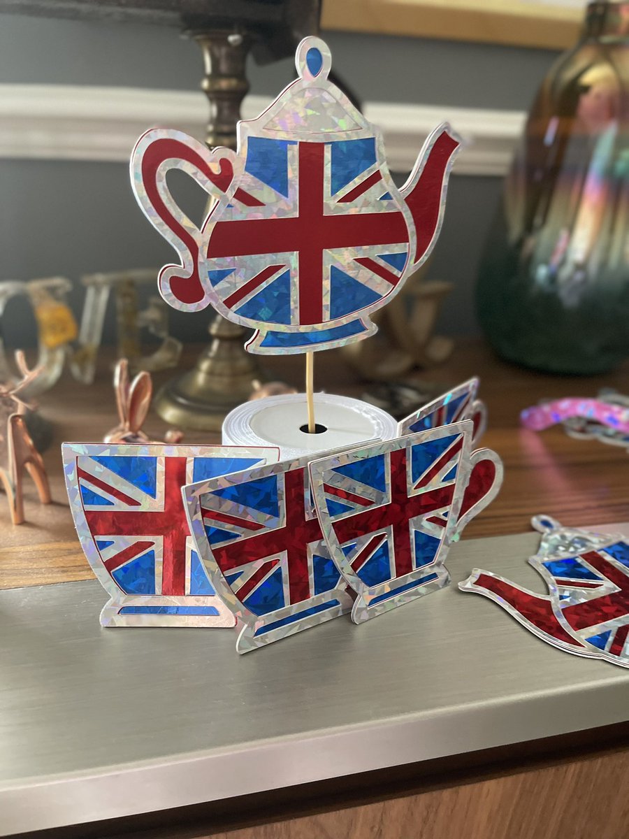 DebraCreates's tweet photo. #jubilee #caketoppers #redwhiteandblue #teacup #teapot #holographiccard #shine #makeitshareit https://t.co/HMNFHsV10h