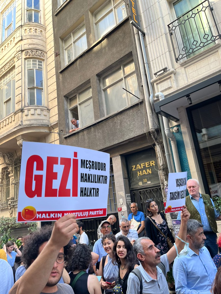 Eren09642925's tweet photo. @hurcaha @kaostanbildiri Sence orası Taksim değil mi dedim ?
Bil bakalım bura nere ? https://t.co/4iiR9O395w