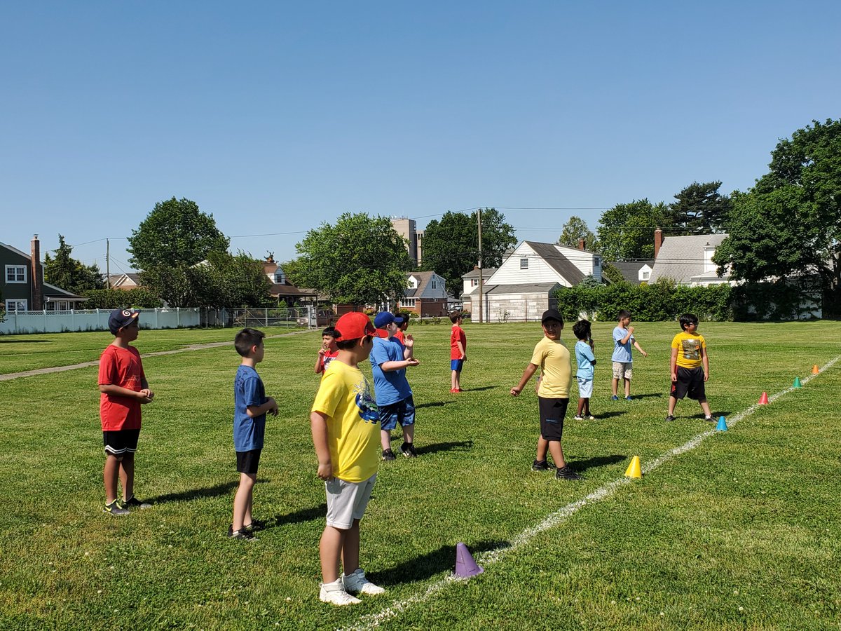 MeadowbrookPE's tweet photo. 3rd grade field day 🌞 #fieldday @MS_BUESING @meadowbrookem https://t.co/HAidZ90HLR