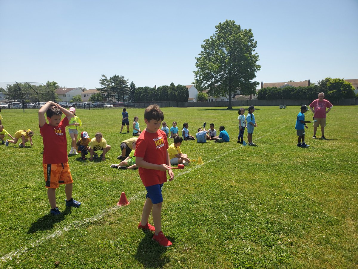 MeadowbrookPE's tweet photo. 3rd grade field day 🌞 #fieldday @MS_BUESING @meadowbrookem https://t.co/HAidZ90HLR