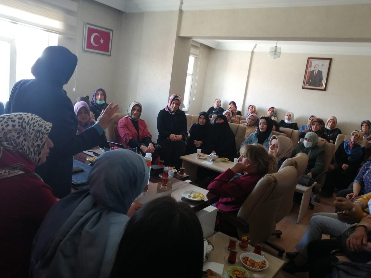 akkadinvann's tweet photo. 📍ERCİŞ

İl Kadın Kolları Başkanımız Sn.@havvaduran65,İlçe Koordinatörlerimiz Sn.#ZerrinALPASLAN,
Sn.#GüldenAYDEMİR ve İl Kadın K Yönetim Kurulu Üyelerimiz; İlçe Kadın Kolları Teşkilatımız ile biraraya gelerek, toplantı gerçekleştirdiler. https://t.co/Kl26IGA4tz