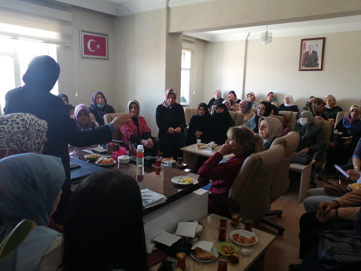 akkadinvann's tweet photo. 📍ERCİŞ

İl Kadın Kolları Başkanımız Sn.@havvaduran65,İlçe Koordinatörlerimiz Sn.#ZerrinALPASLAN,
Sn.#GüldenAYDEMİR ve İl Kadın K Yönetim Kurulu Üyelerimiz; İlçe Kadın Kolları Teşkilatımız ile biraraya gelerek, toplantı gerçekleştirdiler. https://t.co/Kl26IGA4tz