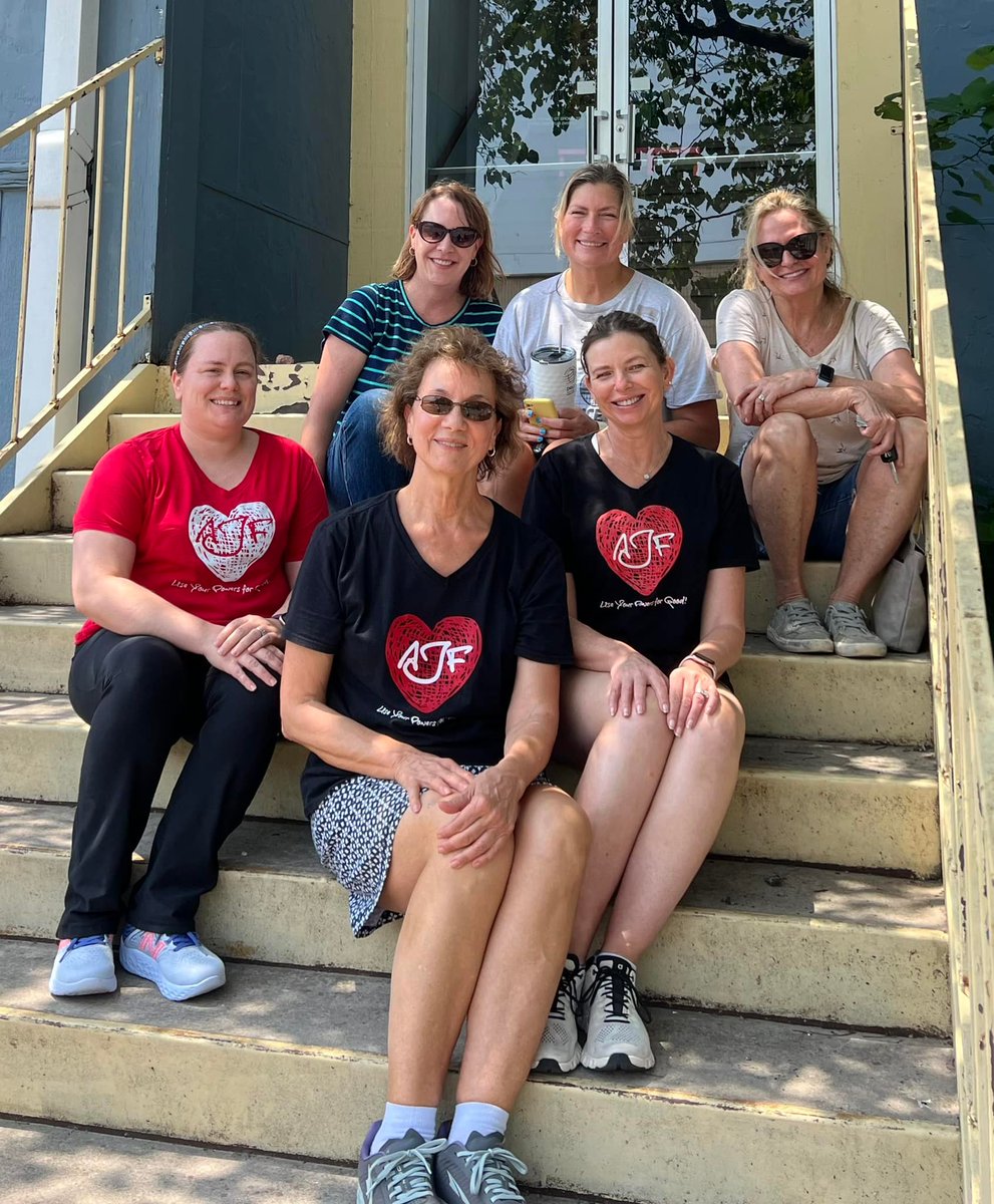AustinJrForum's tweet photo. AJF members recently supported our partner @SammysHouseTX  with preparing for their upcoming carnival (info at https://t.co/Gzc22vtirQ). Another way we help the children of Austin! #powers4good https://t.co/5CYqORQWao