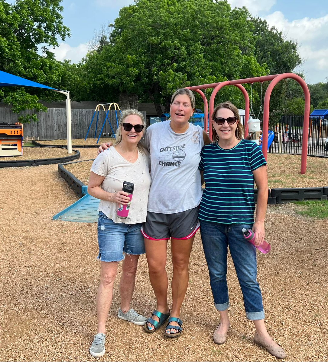 AustinJrForum's tweet photo. AJF members recently supported our partner @SammysHouseTX  with preparing for their upcoming carnival (info at https://t.co/Gzc22vtirQ). Another way we help the children of Austin! #powers4good https://t.co/5CYqORQWao
