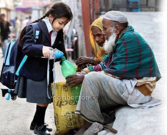 saattooran's tweet image. சாதி மத இன நிற +
ஆணா பெண்ணா + 
வயது + 
பணக்காரனா ஏழையா + 
நோயாளியா
மனிதரா மிருகமா +
என்ற ஆராய்ச்சிகளைப் புறந்தள்ளி

பசித்த உயிருக்கு உணவும்
தாகத்திற்கத் தண்ணீரும்
அன்புடன் கொடுப்பவர்கள் -&amp;gt; அனைவரும் கடவுள்களே.