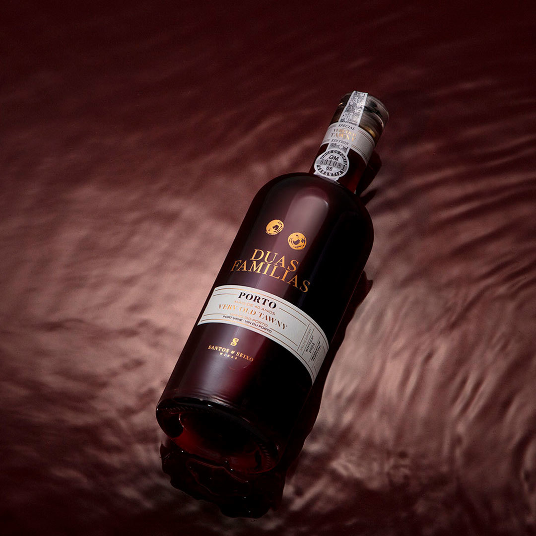 ma_creative_'s tweet photo. LET’S TALK ABOUT LUXURY PACKAGING
Why we have created such exquisite packaging? Know the story behind it.
This Port wine of distinctive character, “Duas Famílias Very Old Tawny,” originated from hundred-year-old vineyards, in a place best known as Quinta do Cevêr. https://t.co/ojsYXP3exI