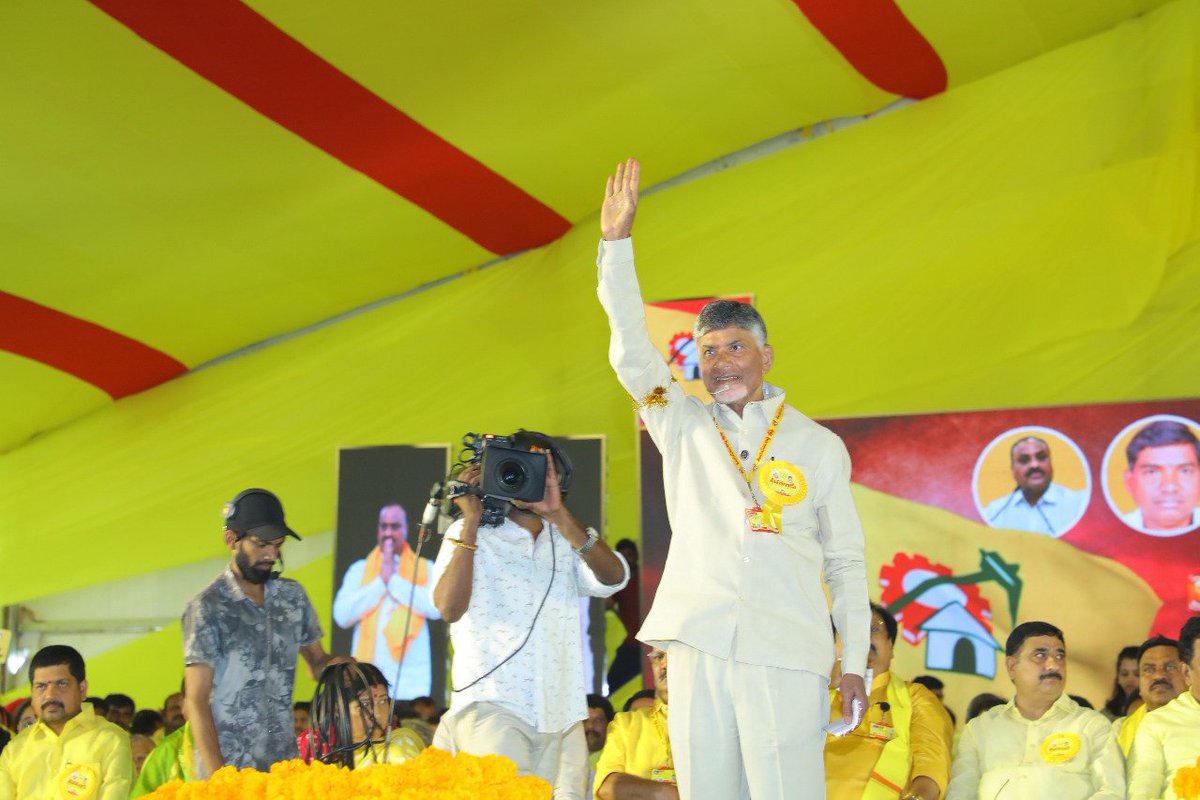 Roshan10281's tweet photo. Raboye tharaniki pasupu jenda 💛 haami istunna 
@ncbn garu💪 https://t.co/pWwcnPUe6s