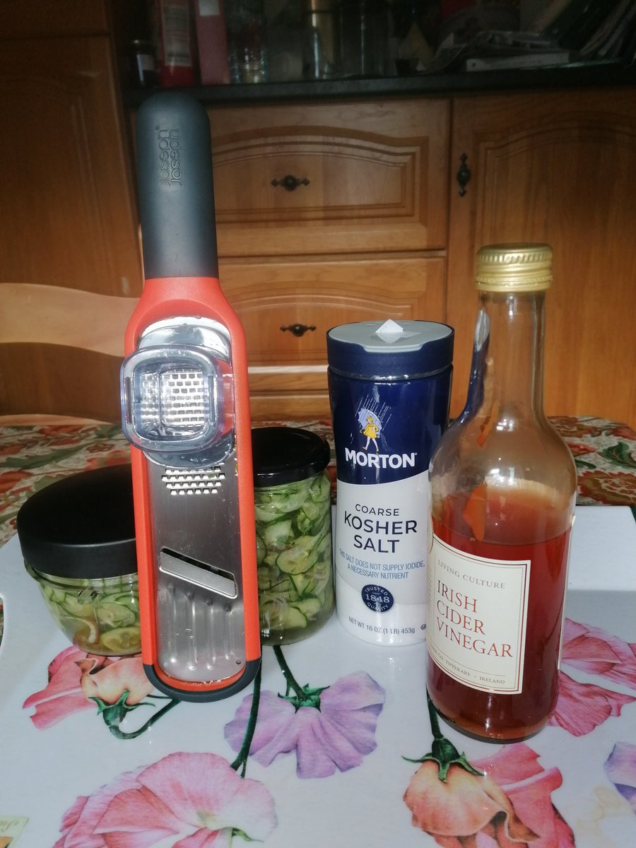 mkent9900's tweet photo. Every city deserves a market like the #TheEnglishMarket in #Cork. Able to buy good salt, to add to #Irish cucumber, @theapplefarmer vinegar&a 'nifty' microplane from #DeliasKitchen in nearby Carey's Lane. That's great value #summer pickles sorted! #Ireland #TheFoodIsland https://t.co/UMXIFExvPQ