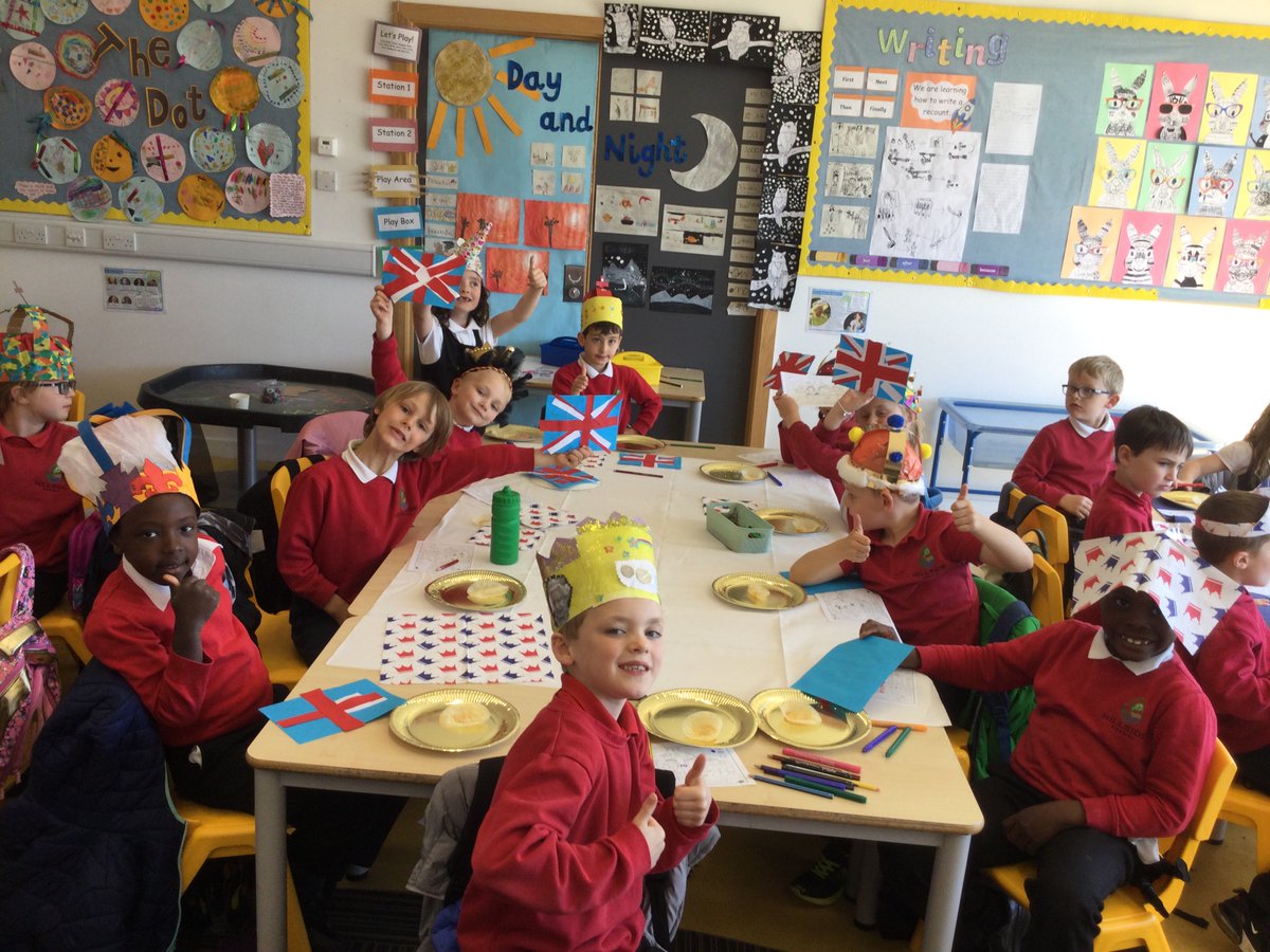 SchoolHillside1's tweet photo. #P2LWHillside had a wonderful afternoon at their jubilee tea party before watching the crown parade and listening to our choir sing!🇬🇧🫖👸🏼 https://t.co/5uvgAh7oFy