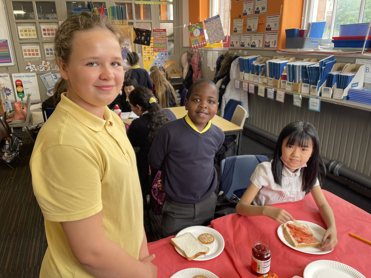 Elmvaleprimary's tweet photo. P6M making celebratory jam sandwiches and iced biscuits to take to our Jubilee picnic! 👑💎 https://t.co/dj3KEHVZxH