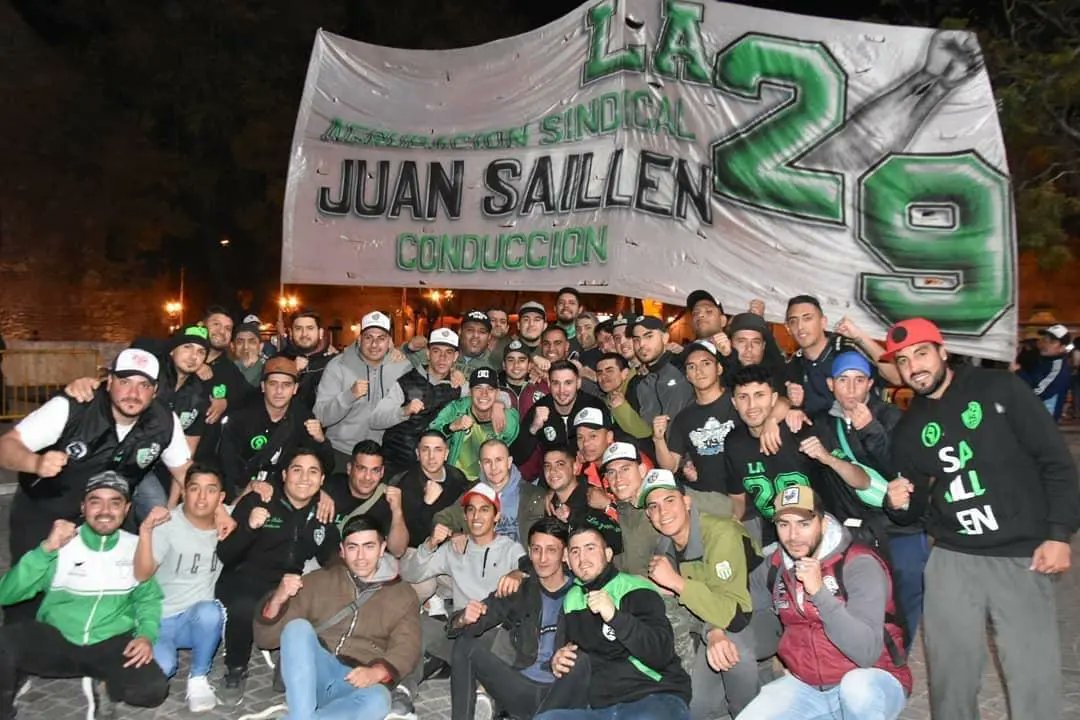 JuanSaillen's tweet photo. Con @MauricioSaillen como ejemplo y guía, con los valores de nuestra INSTITUCIÓN MADRE y los ideales del #CORDOBAZO, #La29 llegó a ser una organización enorme, con grandes logros. Y todo gracias al trabajo y compromiso de este ste grupo humano que lo da todo en cada actividad 👏🏻 https://t.co/TEj8bX3jpa