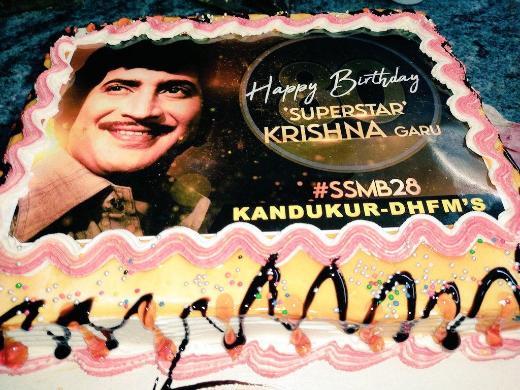 avinashprince91's tweet photo. Kandukur Super start Krishna Bday celebration
#HBDLegendarySSK #HBDSuperStarKrishna #MaheshBabu #Superstarkrishna @OngoleDHFMS @NelloreSSMBFC_ @ItsActorNaresh https://t.co/8uTQlIuqUh