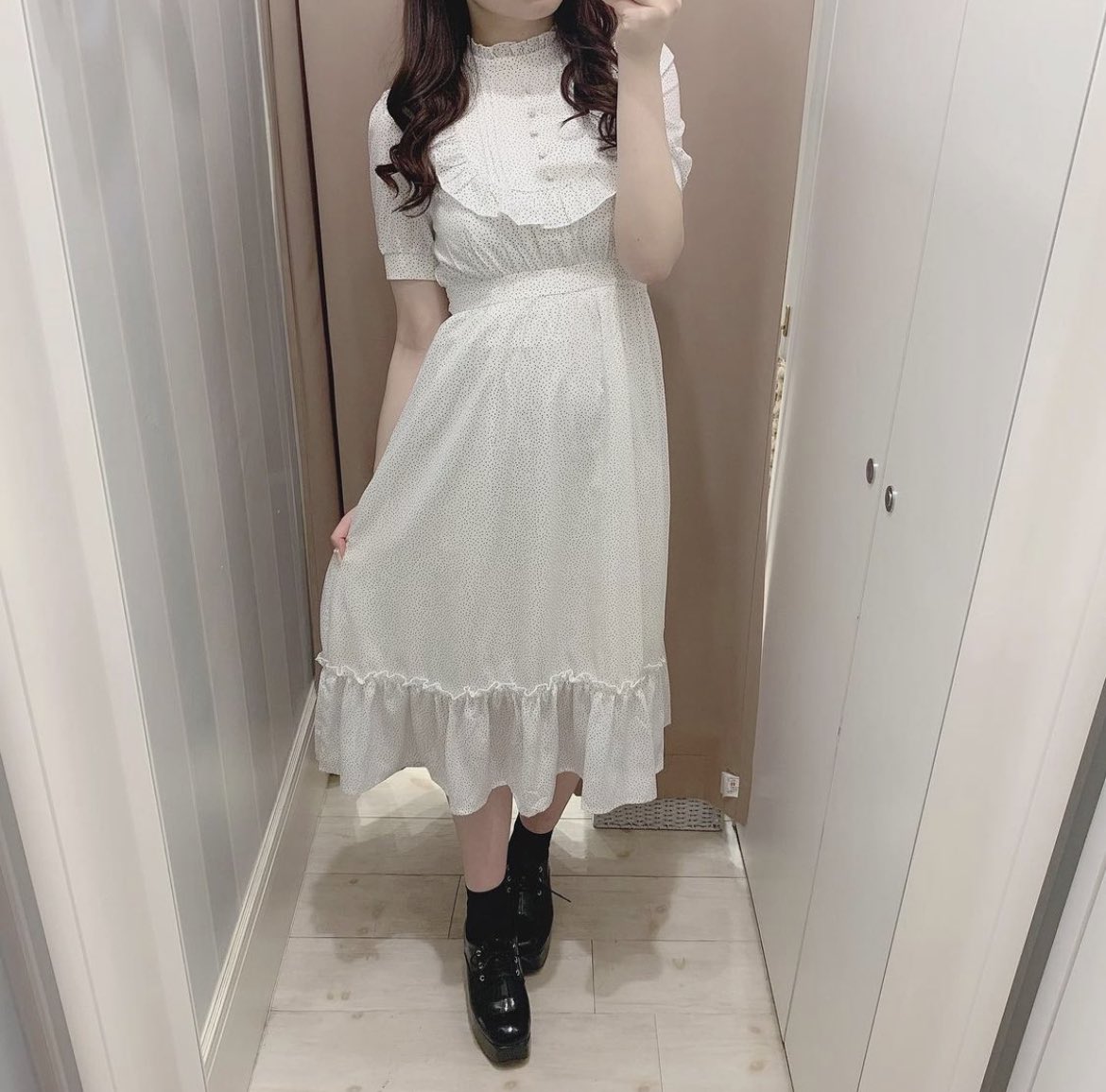 kaaa_0308's tweet photo. 推しぴに会いに行く日の服evelynで買いたい...
推しカラー白だからこれくらいかな...
どれがいいと思います？ https://t.co/aIgxdceWRl