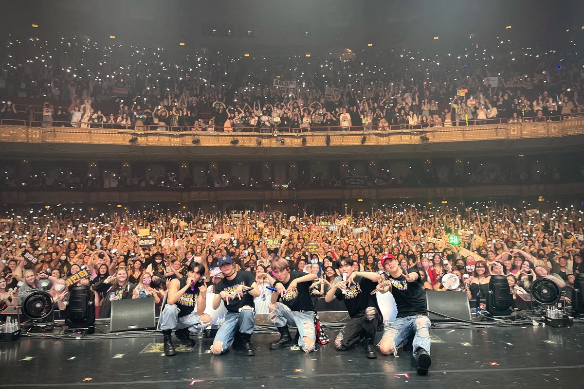 Boisterous applause combined with cheers that resulted from the bond we have made, so with this Chicago DAY-1, together on the No Limit Us Tour has created a new story; thank you, Monbebe for the beautiful memories.