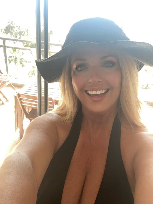 Getting some hot sun in Portugal! Wish it was some hot Portuguese cock 🐔 https://t.co/wZSvazQYPo<a href="/tag/mvsales"class="tags"><span>#mvsales</span></a>