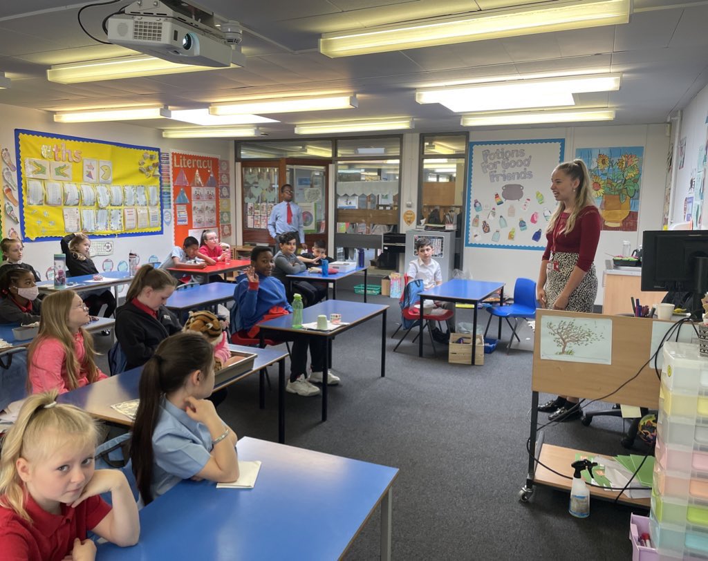 MissPClarke's tweet photo. P4 have had so much fun today learning all about different jobs from so many interesting people! We were so lucky to have so many inspiring guests ❤️ @stmarysmaryhill @skillsdevscot https://t.co/Z9rLZ73maV