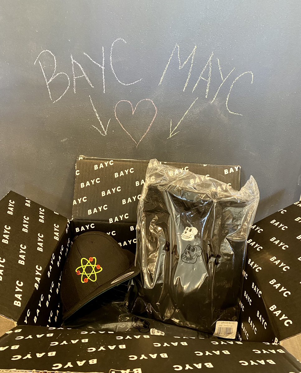 VanShoovl's tweet photo. Merch arrived! Ready for Apefest! @BoredApeYC https://t.co/ogamJ7pftD