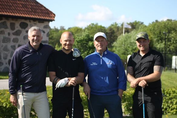Hyfsat gäng på <a href="/Benjaminhjort/">Benjamin Hjort</a> Black Tee Challenge. Men vi skulle haft större chans om det va på is... 😂 #TeamBandy